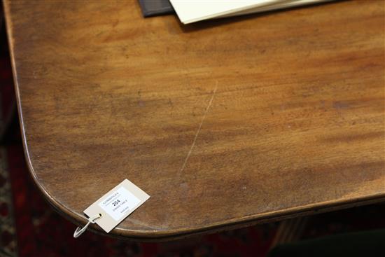 A Regency mahogany extending dining table, Extends to 8ft 8in. x 4ft H.2ft 5in.